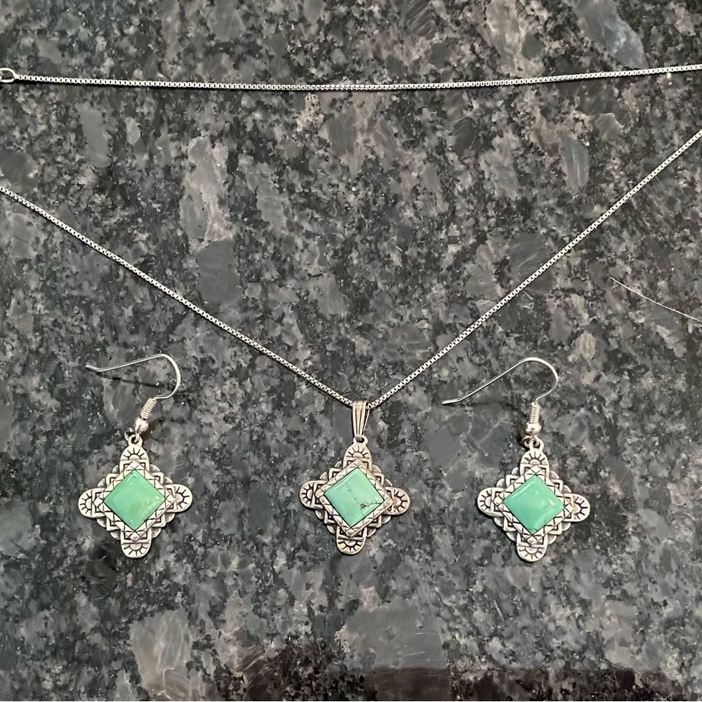 Necklace and earrings set, new without tags, no real details to be had.
